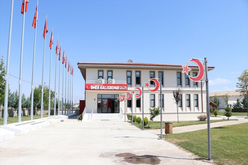 Hemşehrileri, Darbe Girişimine Direnişin Sembol İsmi Ömer Halisdemir'i Gururla Yad Ediyor