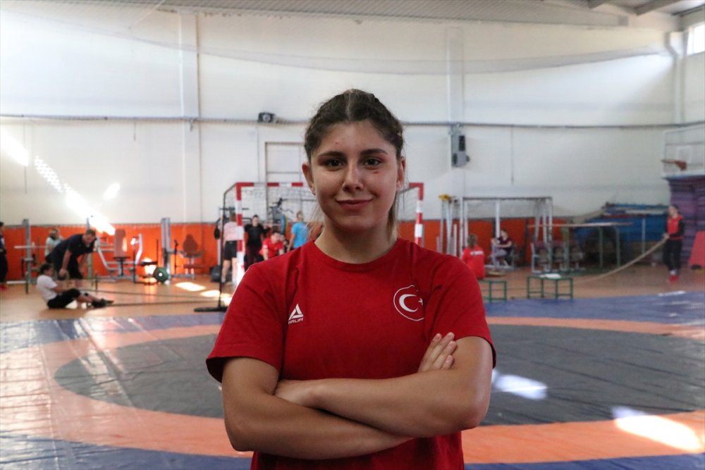 Genç Kadın Güreşçilerin Hedefi Dünya Şampiyonluğu