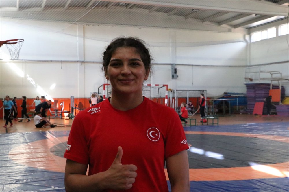 Genç Kadın Güreşçilerin Hedefi Dünya Şampiyonluğu