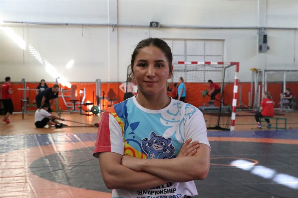 Genç Kadın Güreşçilerin Hedefi Dünya Şampiyonluğu