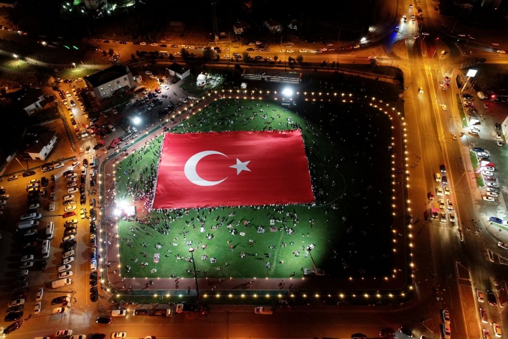 Kayseri'de Dev Türk Bayrağı Açıldı