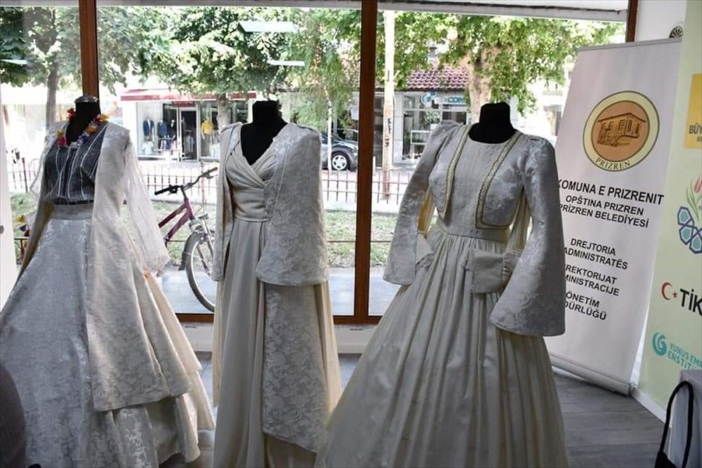 Konya Büyükşehir Belediyesinin Kosova'da Açtığı Komek'ten 216 Kişi Sertifikalarını Alarak Mezun Oldu