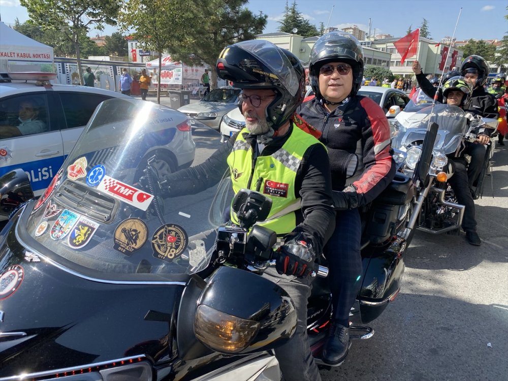 Niğde Valiliğince, 15 Temmuz'un Kahraman Şehidi Halisdemir'in Kabrinde Tören Düzenlendi