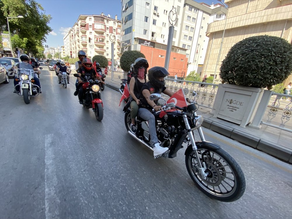 Niğde Valiliğince, 15 Temmuz'un Kahraman Şehidi Halisdemir'in Kabrinde Tören Düzenlendi