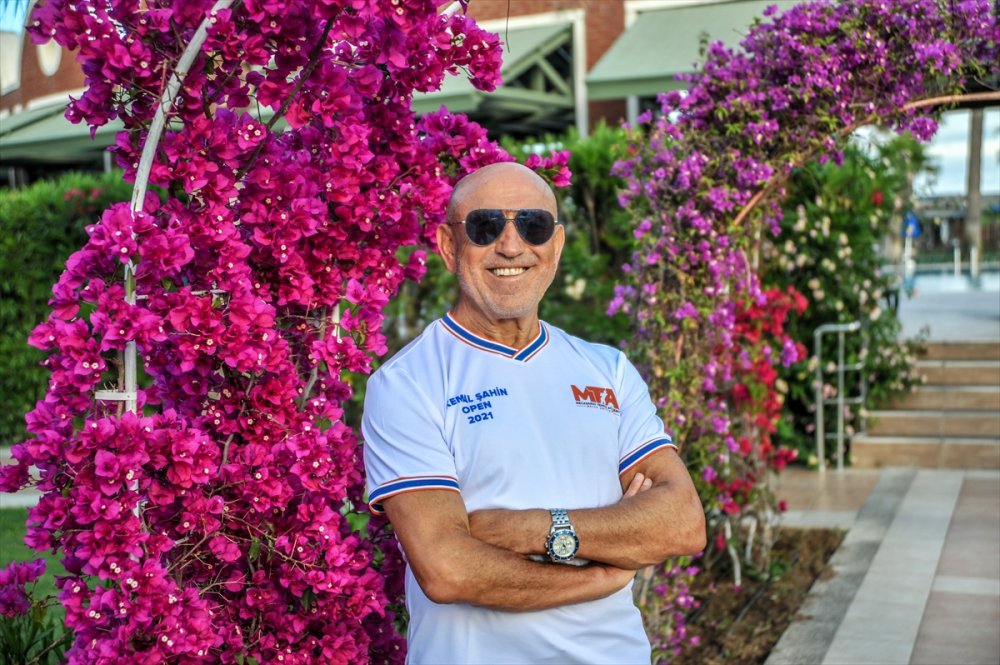 Üniversite Öğrencisi Olarak Gittiği Almanya'da Holding Sahibi Oldu