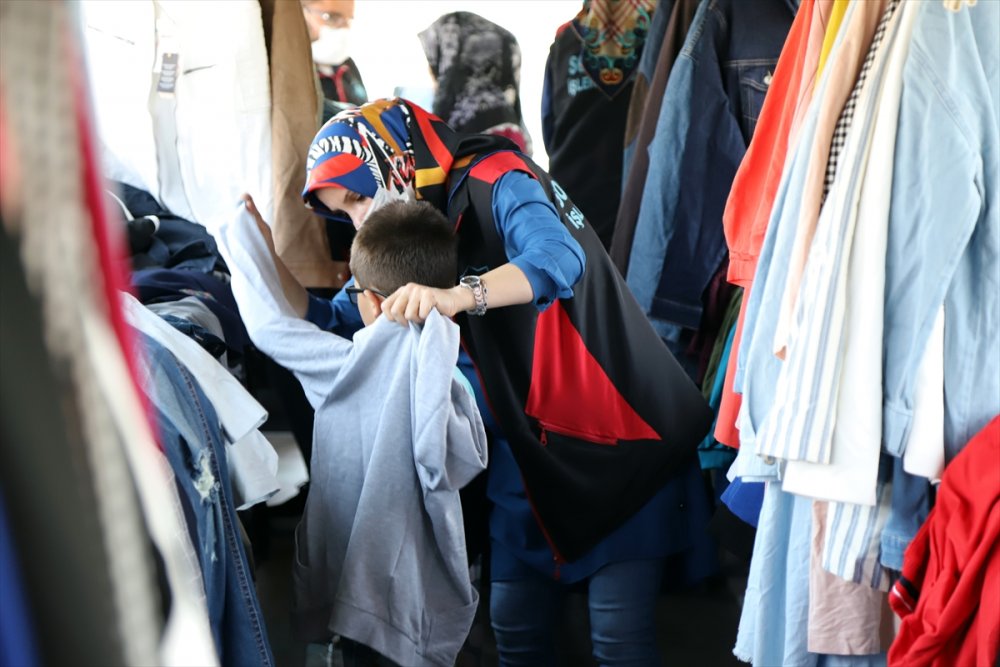 Aksaray'da "sosyal Mağaza Otobüsü" Kurban Bayramı Öncesinde Çocukları Sevindiriyor