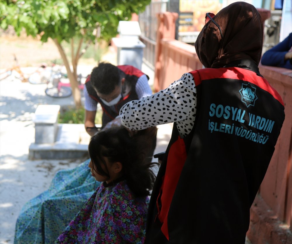 Aksaray'da "Sosyal Mağaza Otobüsü" Kurban Bayramı Öncesinde Çocukları Sevindiriyor