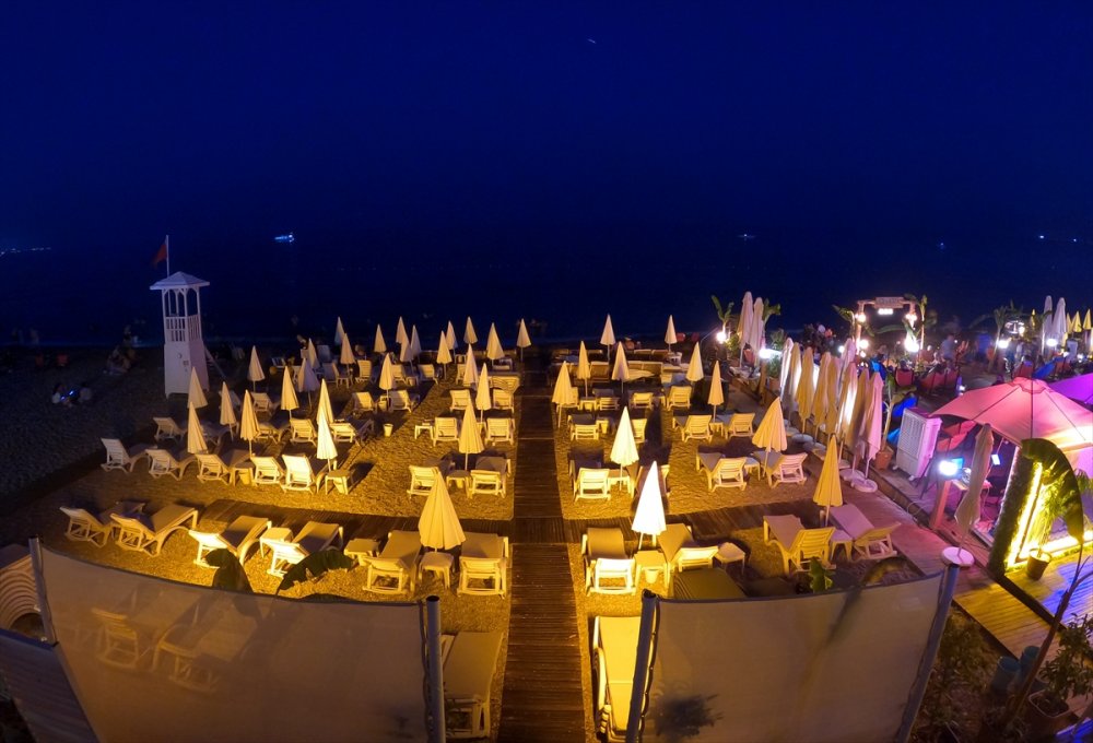 Antalya'da Bayram Tatili Yoğunluğu Başladı