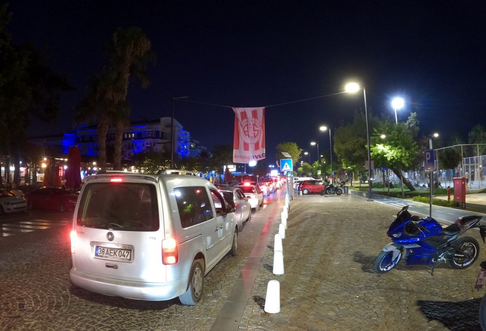 Antalya'da Bayram Tatili Yoğunluğu Başladı