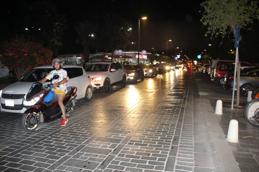 Antalya'da Bayram Tatili Yoğunluğu Başladı