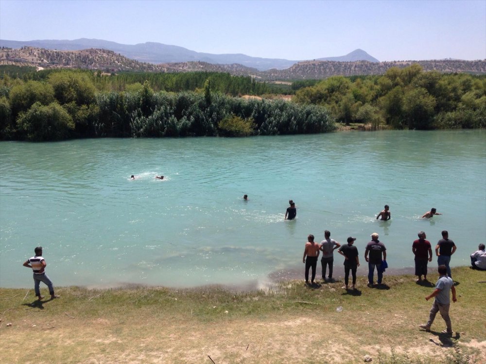 Mut'ta Yüzmek İçin Göksu'ya Giren Genç Kayboldu