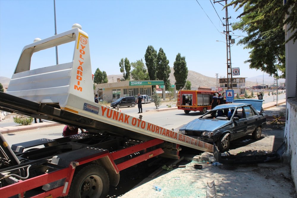 Ak Parti Yunak İlçe Gençlik Kolları Başkanı Trafik Kazası Geçirdi