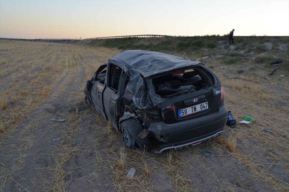 Aksaray’da Hafif Ticari Araç İle Otomobil Çarpıştı: 2 Ölü, 7 Yaralı