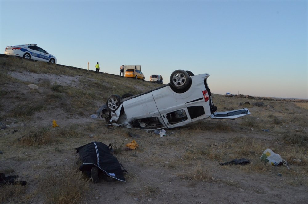 Aksaray’da Hafif Ticari Araç İle Otomobil Çarpıştı: 2 Ölü, 7 Yaralı