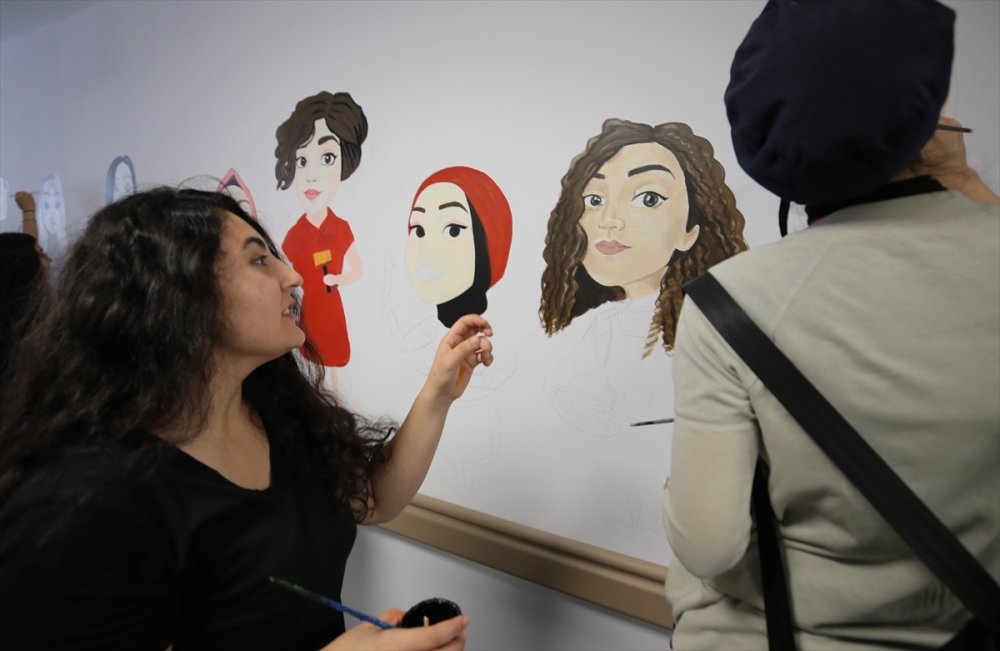 Aksaray'da Hastaneye Gelen Çocuklar İçin Duvarlar Süslendi