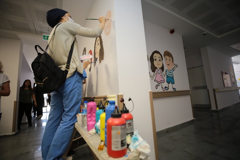 Aksaray'da Hastaneye Gelen Çocuklar İçin Duvarlar Süslendi