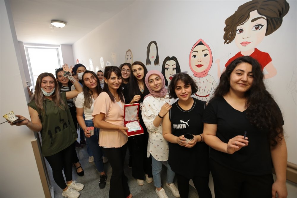 Aksaray'da Hastaneye Gelen Çocuklar İçin Duvarlar Süslendi
