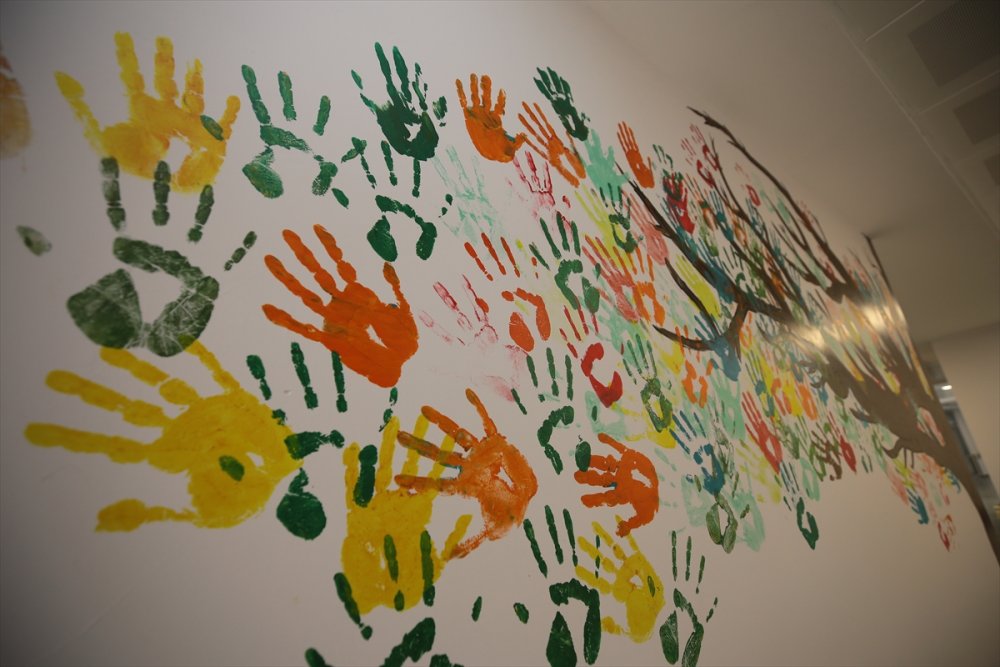 Aksaray'da Hastaneye Gelen Çocuklar İçin Duvarlar Süslendi