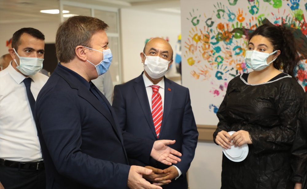 Aksaray'da Hastaneye Gelen Çocuklar İçin Duvarlar Süslendi