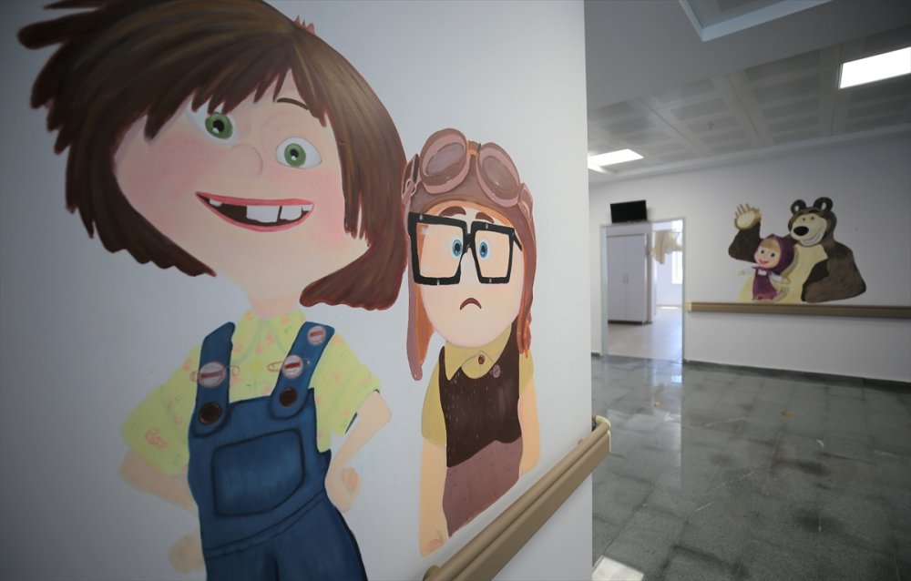 Aksaray'da Hastaneye Gelen Çocuklar İçin Duvarlar Süslendi