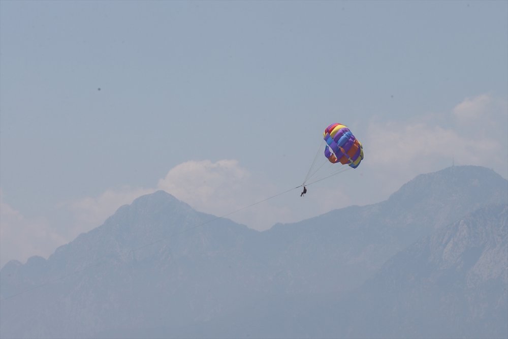 Antalya'da Bayramla Birlikte Korona Unutuldu