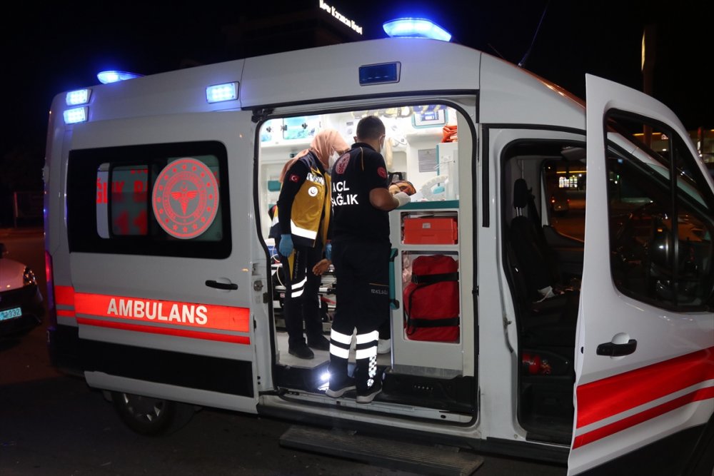 Karaman'da 2 Otomobil Çarpıştı: 3 Yaralı