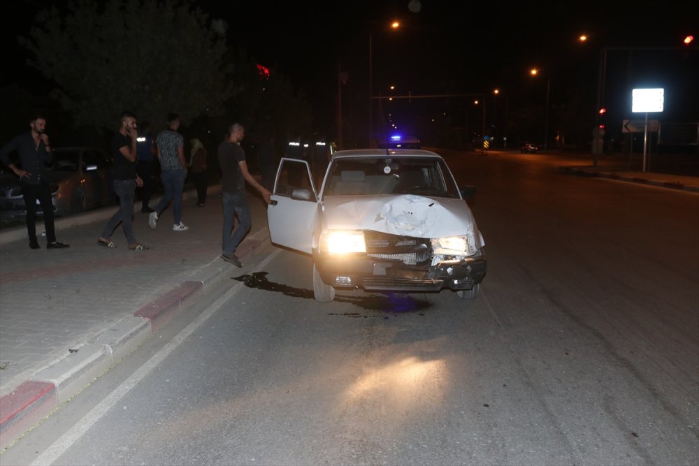 Karaman'da 2 Otomobil Çarpıştı: 3 Yaralı