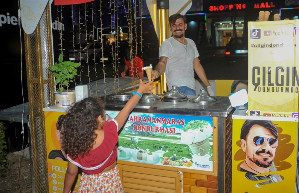 Çılgın Dondurmacıdan Dondurma Almak Kolay Olmuyor