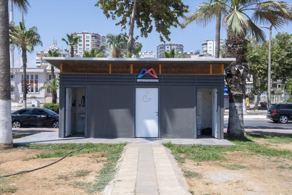 Mersin Sahilindeki Bazı Belediye Tesislerine Zarar Verildi