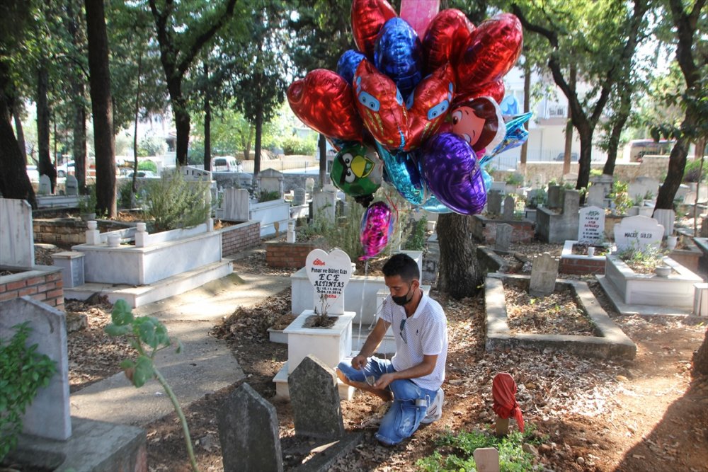 Antalya'da Baloncunun Çocuk Mezarlarına İlginç Hediyesi