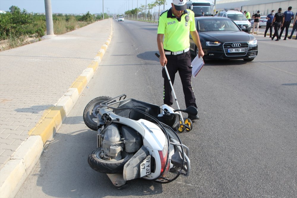 Antalya'da Midibüs İle Motosiklet Çarpıştı: 1 Ölü, 1 Yaralı
