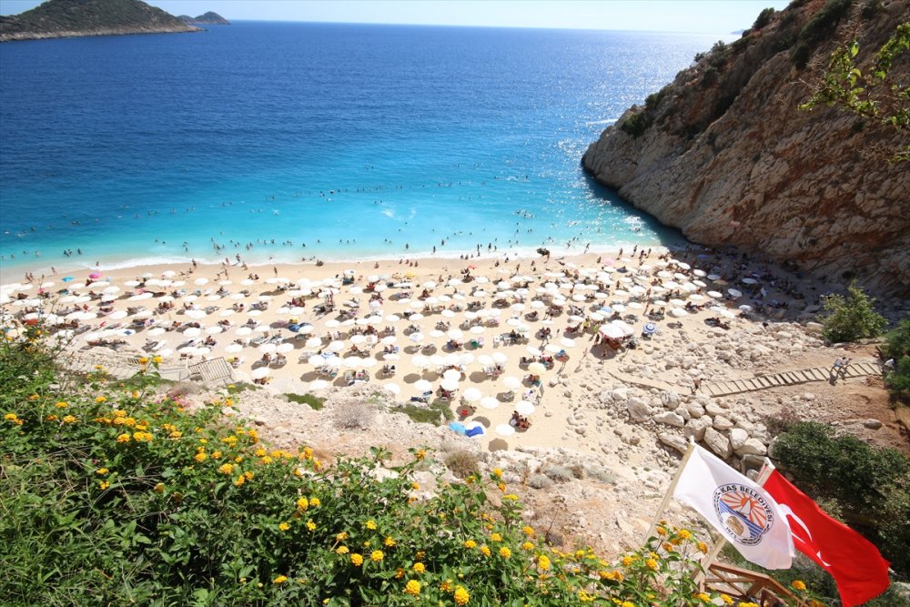 Dünyaca Ünlü Kaputaş Plajı'ndaki Yoğunluk Drone İle Görüntülendi