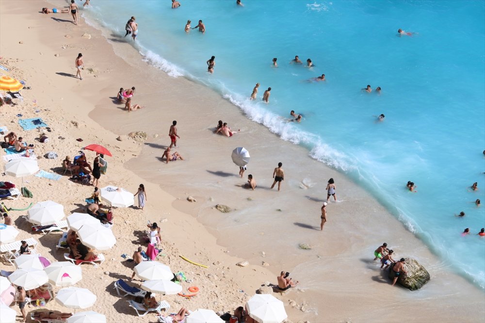 Dünyaca Ünlü Kaputaş Plajı'ndaki Yoğunluk Drone İle Görüntülendi