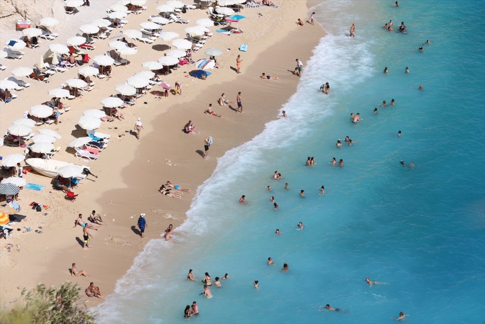 Dünyaca Ünlü Kaputaş Plajı'ndaki Yoğunluk Drone İle Görüntülendi