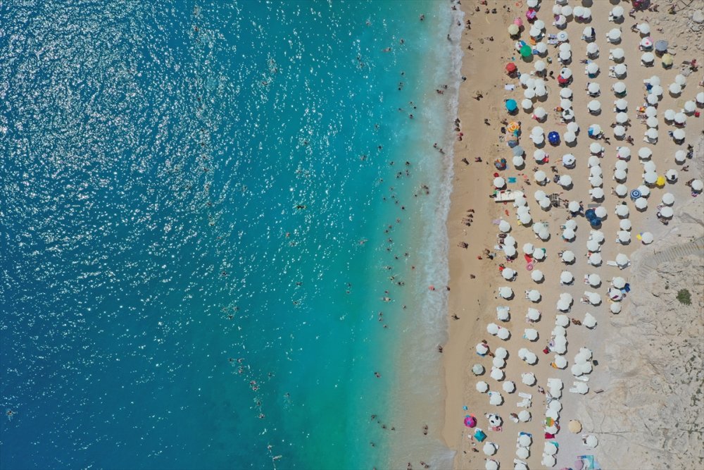 Dünyaca Ünlü Kaputaş Plajı'ndaki Yoğunluk Drone İle Görüntülendi