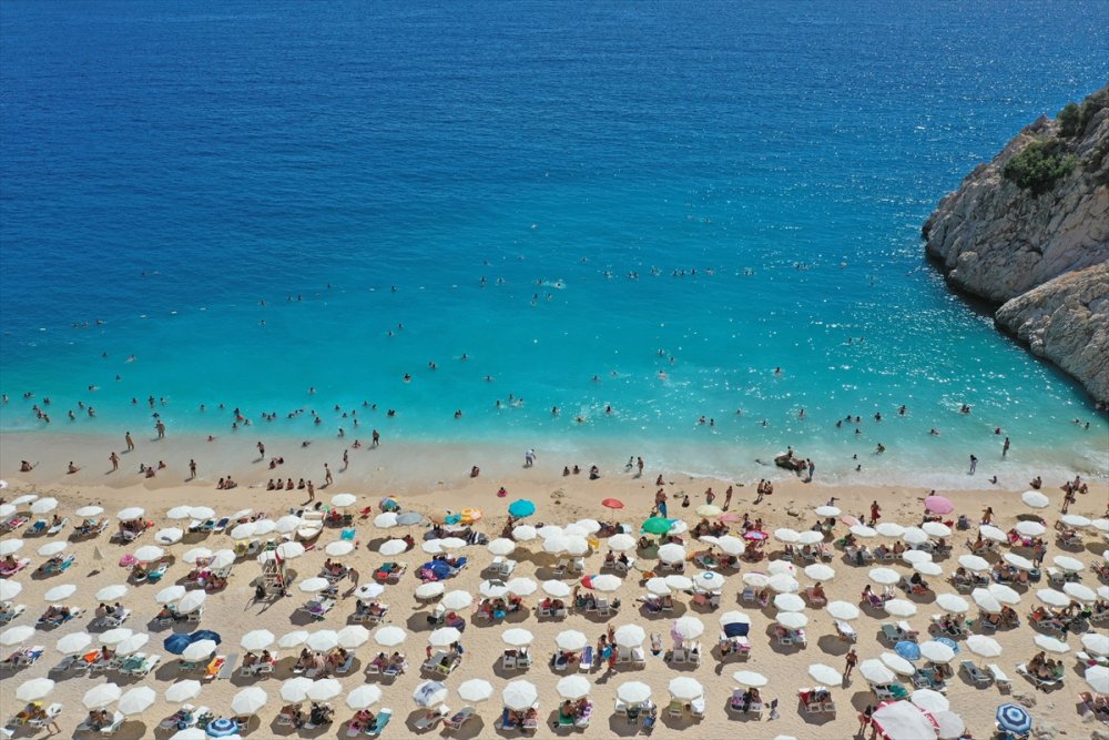 Dünyaca Ünlü Kaputaş Plajı'ndaki Yoğunluk Drone İle Görüntülendi