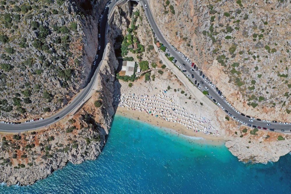 Dünyaca Ünlü Kaputaş Plajı'ndaki Yoğunluk Drone İle Görüntülendi