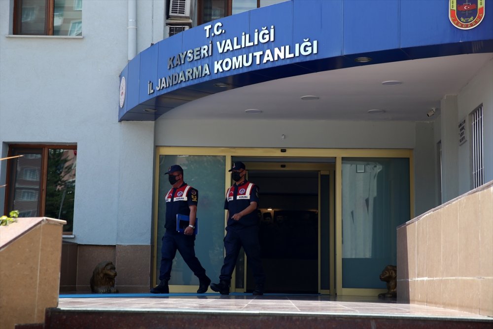 Jandarmanın Özel Timi Çevre Ve Hayvanlar İçin Mesaide