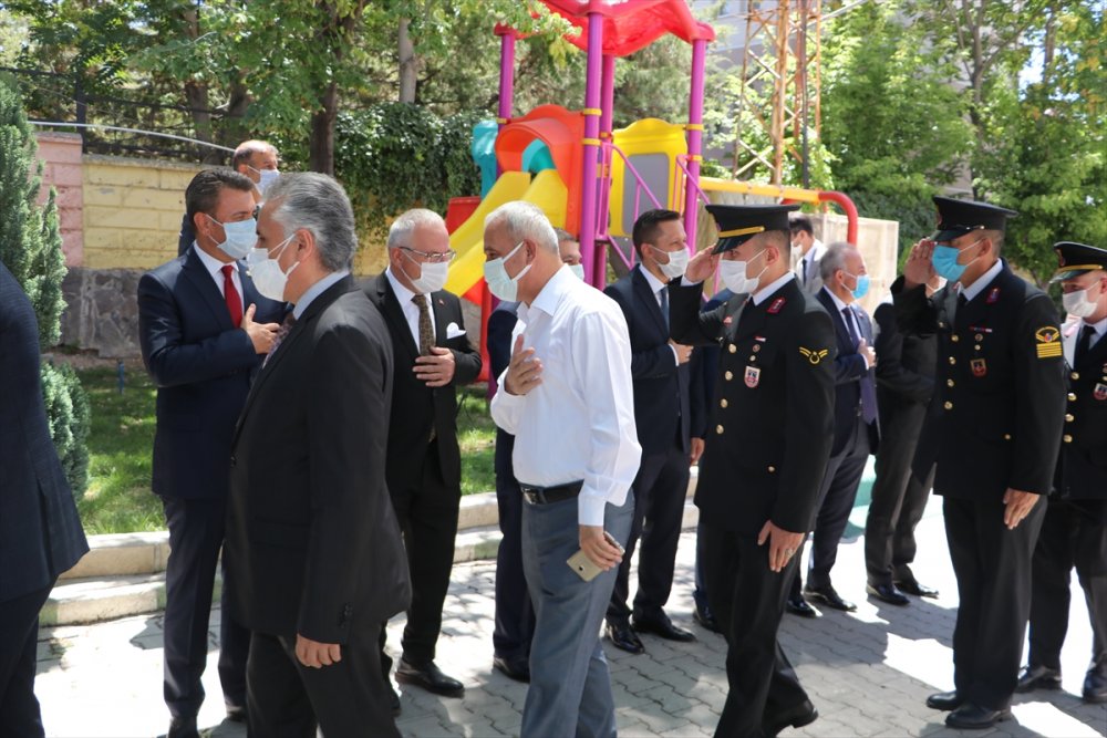 Karaman Valisi Işık, Vatandaş Ve Kamu Çalışanlarıyla Bayramlaştı