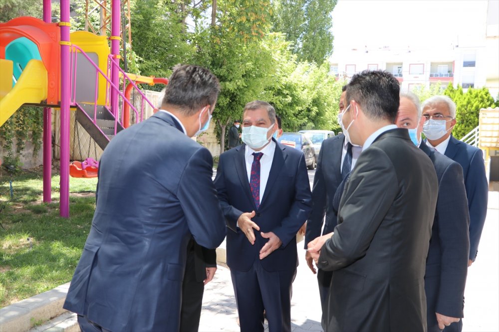 Karaman Valisi Işık, Vatandaş Ve Kamu Çalışanlarıyla Bayramlaştı