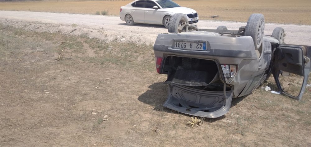 Konya'da Otomobil Şarampole Devrildi: 2 Yaralı