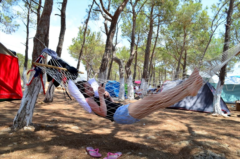 Mersin'de Çadır Ve Karavan Tutkunlarının Tatil Keyfi