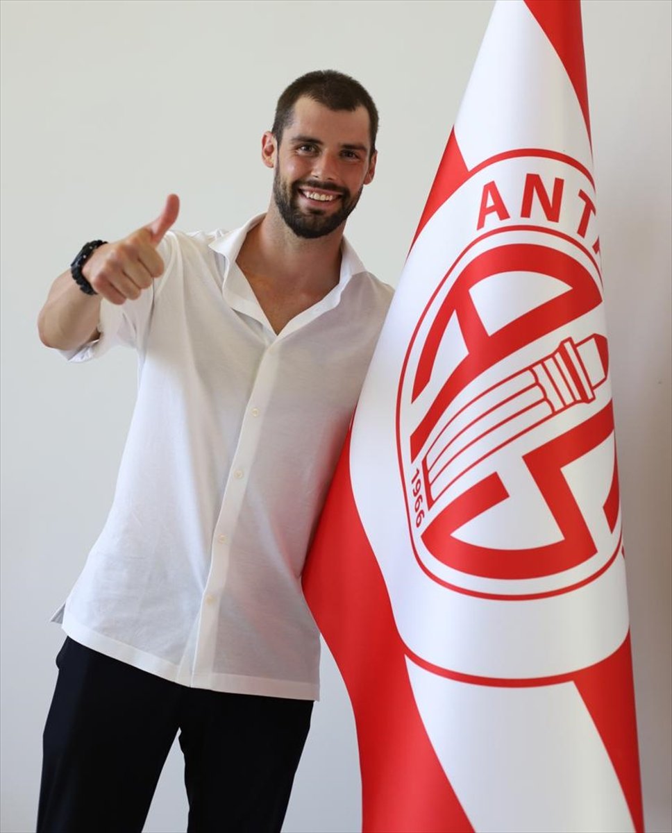 Antalyaspor, İtalyan Futbolcu Andrea Poli İle Sözleşme İmzaladı
