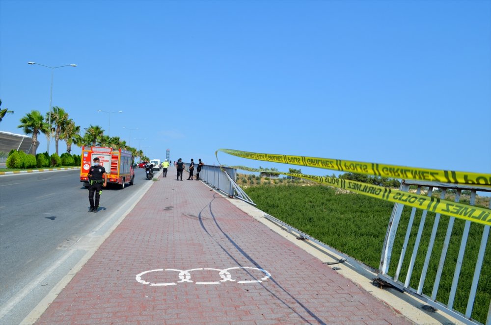 Mersin'de Üniversite Kamyoneti Devrildi: 2 Ölü, 1 Yaralı