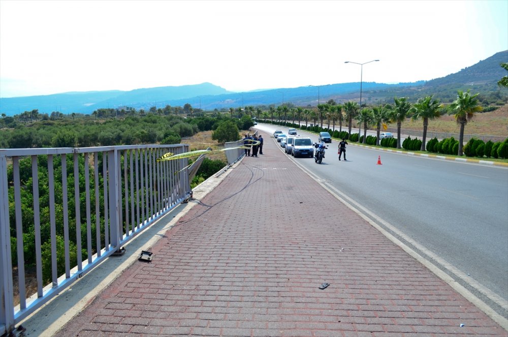 Mersin'de Üniversite Kamyoneti Devrildi: 2 Ölü, 1 Yaralı