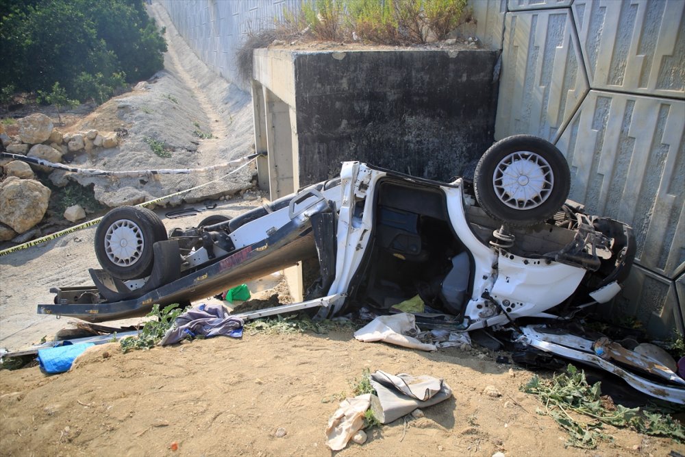 Mersin'de Üniversite Kamyoneti Devrildi: 2 Ölü, 1 Yaralı