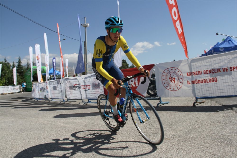 Erciyes 2021 Yol Bisikleti Yarışları'nın Gençlerde İlk Etabı Yapıldı
