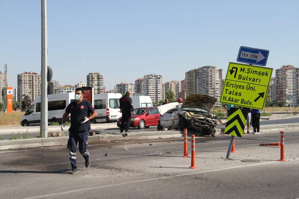 Bahçede Uyuyan Çocuk Kaza Yapan Otomobilden Kıl Payı Kurtuldu