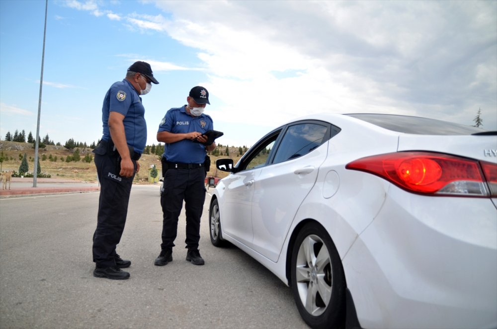 Bayram Tatilinin Son Gününde Yollardaki Yoğunluk Sürüyor