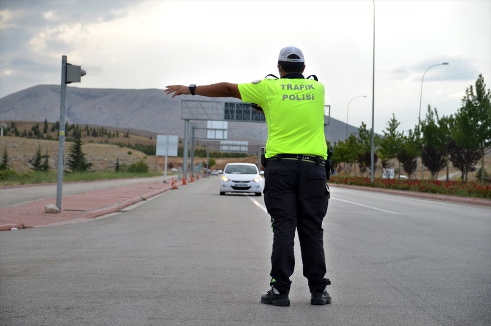 Bayram Tatilinin Son Gününde Yollardaki Yoğunluk Sürüyor